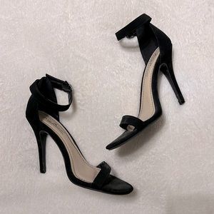Sexy Strappy Black Heels!